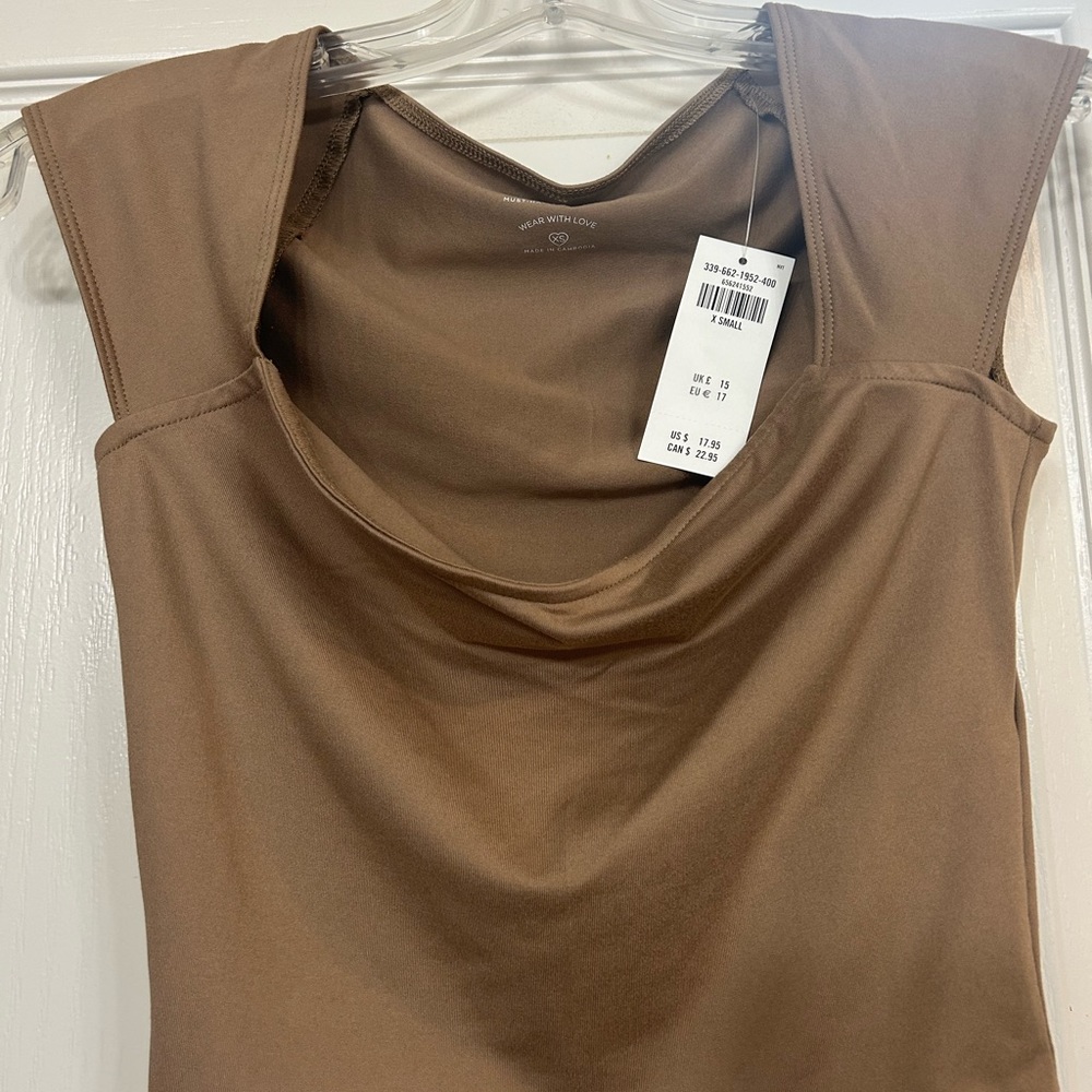 Hollister XS crop low neck